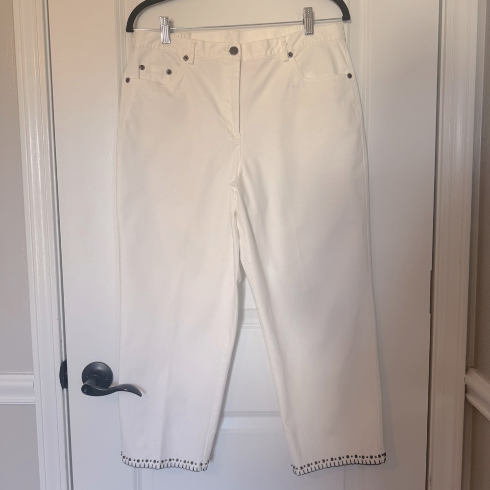 Ruby Rd. Women's Size 10 White Cropped Pants with Embellished Hem